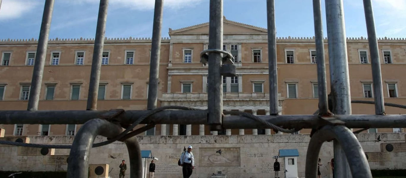 Ύφεση-σοκ 7% βλέπει για την Ελλάδα γνωστός Οίκος αξιολόγησης - «Αδυναμία των τραπεζών να υποστηρίξουν την οικονομία»